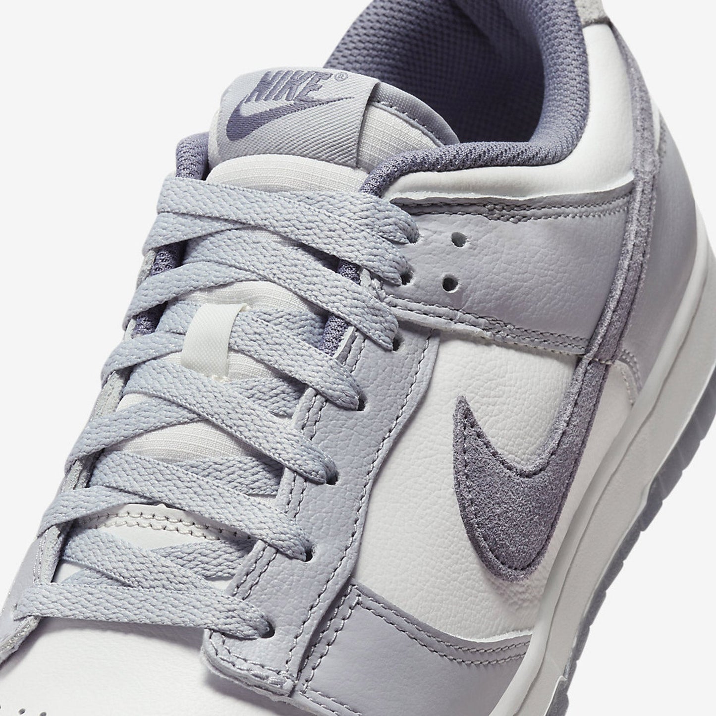 Dunk Low SE "Light Carbon"
