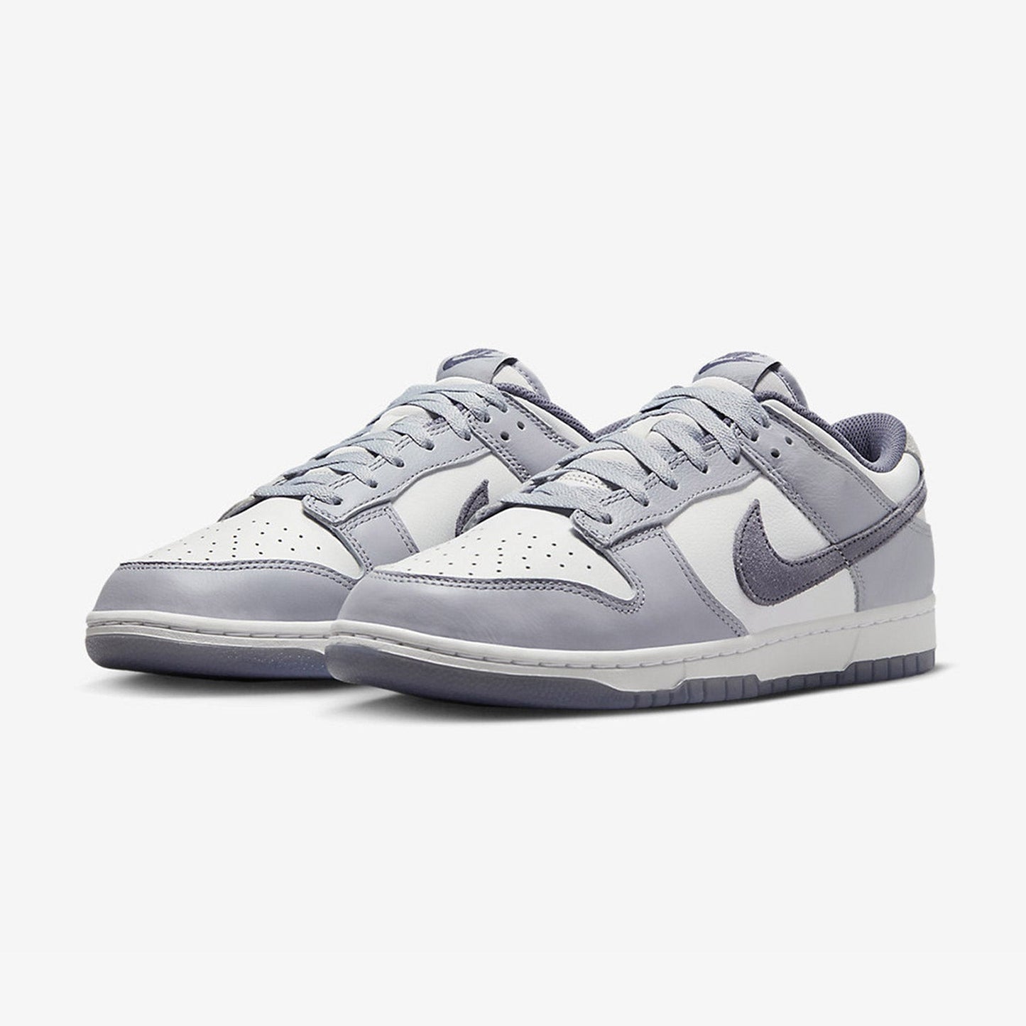 Dunk Low SE "Light Carbon"
